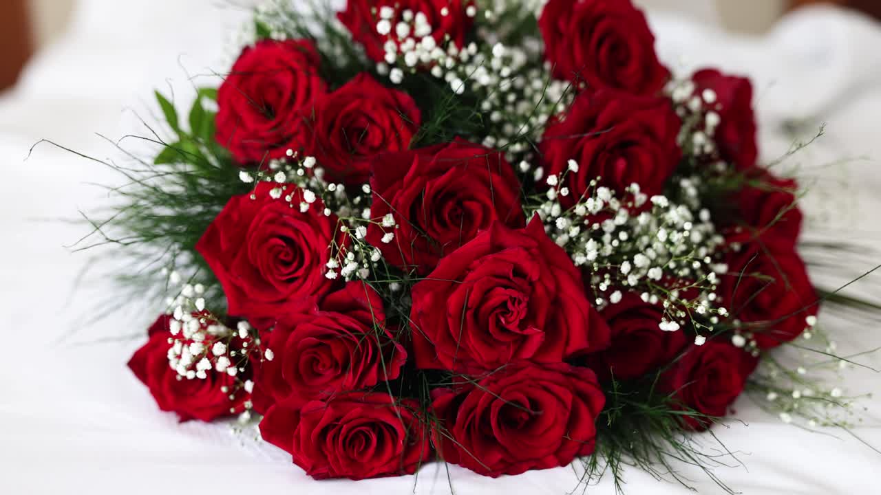 赤いバラの花束