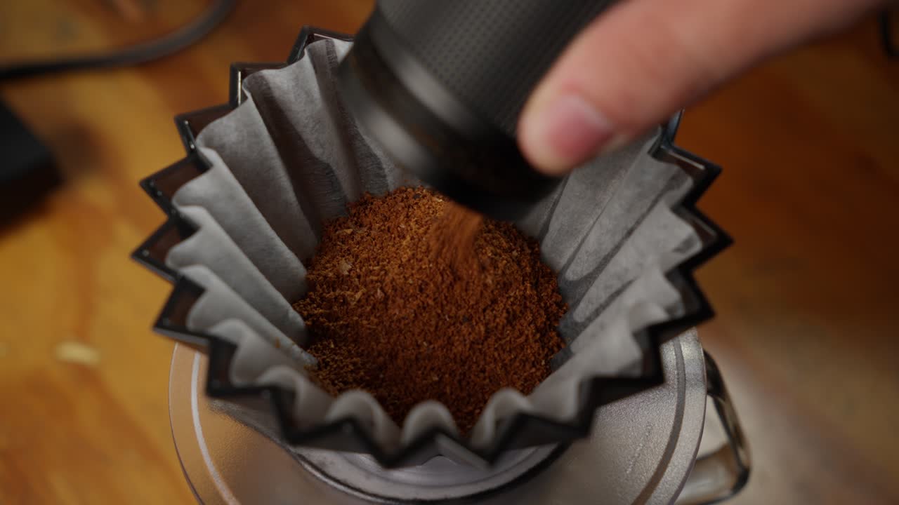 Zubereitung von heißem, schmackhaftem Kaffee, Filterprozess, sedimentfreies Getränk