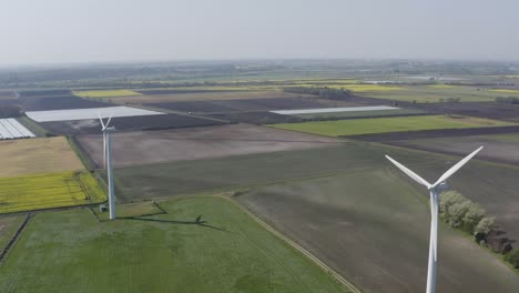 Aerogeneradores-En-La-Campiña-Inglesa