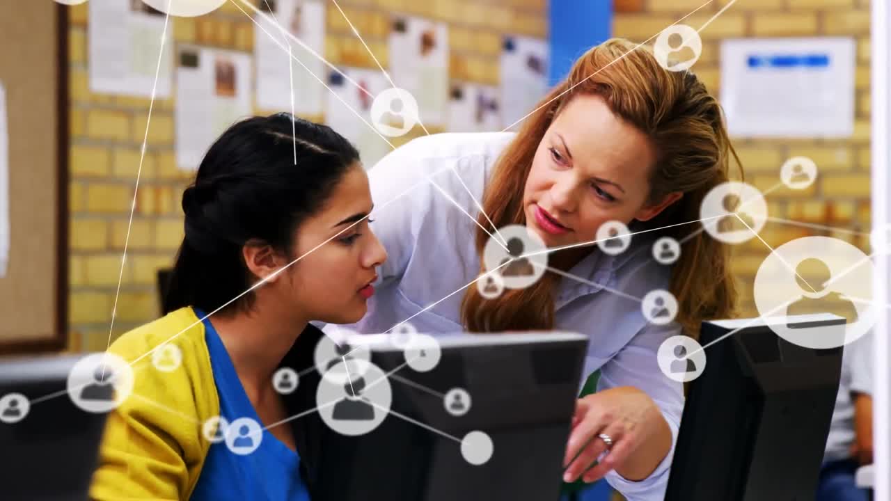 animación de la red de conexiones con iconos sobre diversos estudiantes que usan computadoras en el aula