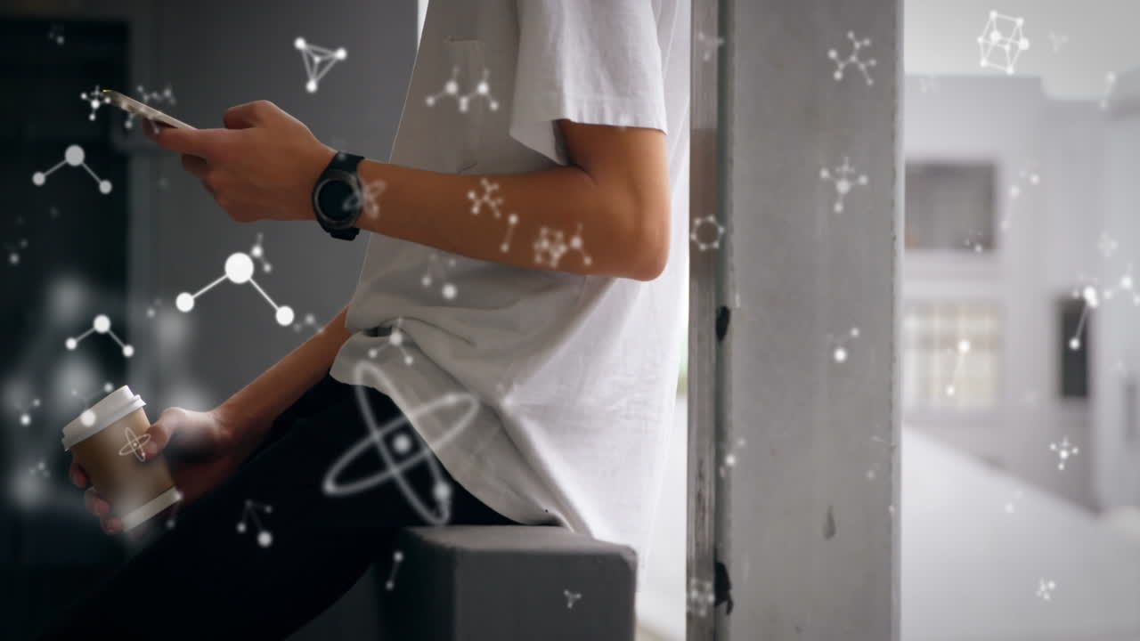 배경 4k에서 스마트폰을 사용하는 여성이 있는 이모지 아이콘