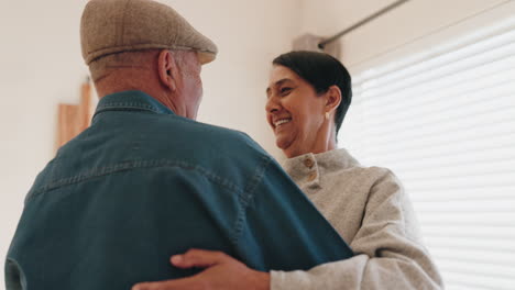 el amor, la felicidad y la pareja de ancianos baile lento