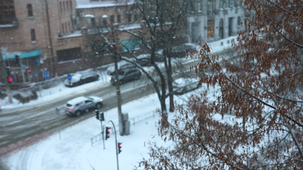 눈 인 도시 거리 풍경