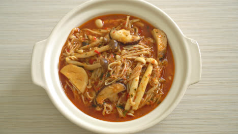 Stir-fried-Spicy-Mushroom-with-Tom-Yum-Soup---Vegan-and-Vegetarian-food-style