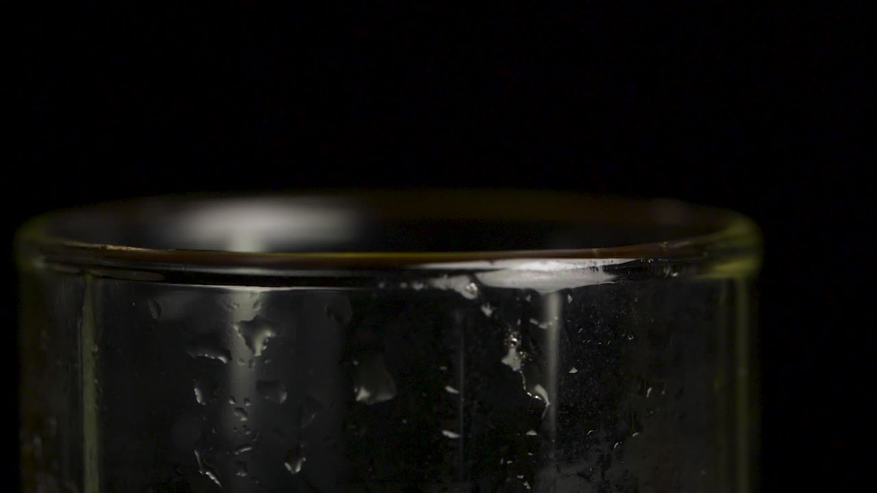 primer plano de un vaso mojado