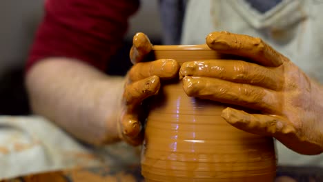 potter makes a jug