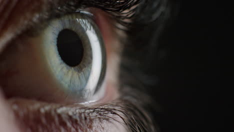 macro de cerca abriendo el ojo el iris humano belleza natural