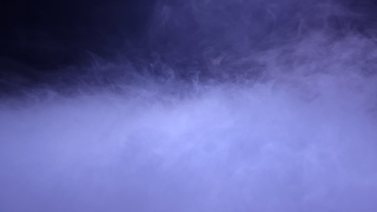 humo en el suelo en una habitación fumigada