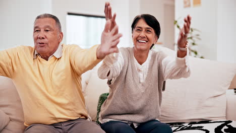 Familia,-Abuelos-E-Hijos-Se-Abrazan