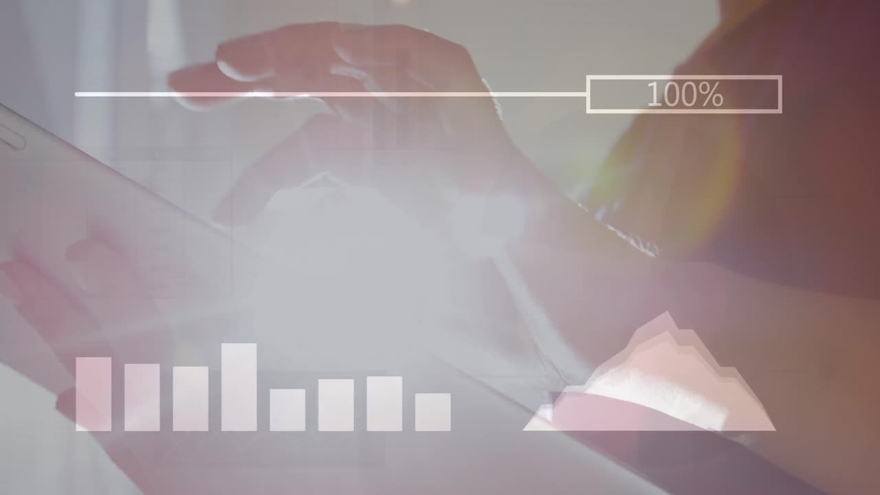 태블릿을 사용하는 백인 여성의 손 위의 그래프의 애니메이션