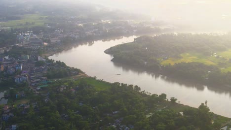 Schwenk-Nach-Rechts-Zeigt-Die-Ausdehnung-Der-Ländlichen-Gemeinde-Sylhet-Entlang-Der-Flussufer