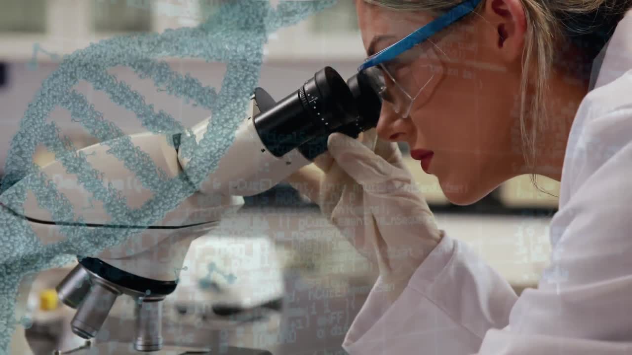 현미경 을 들여다보는 과학자