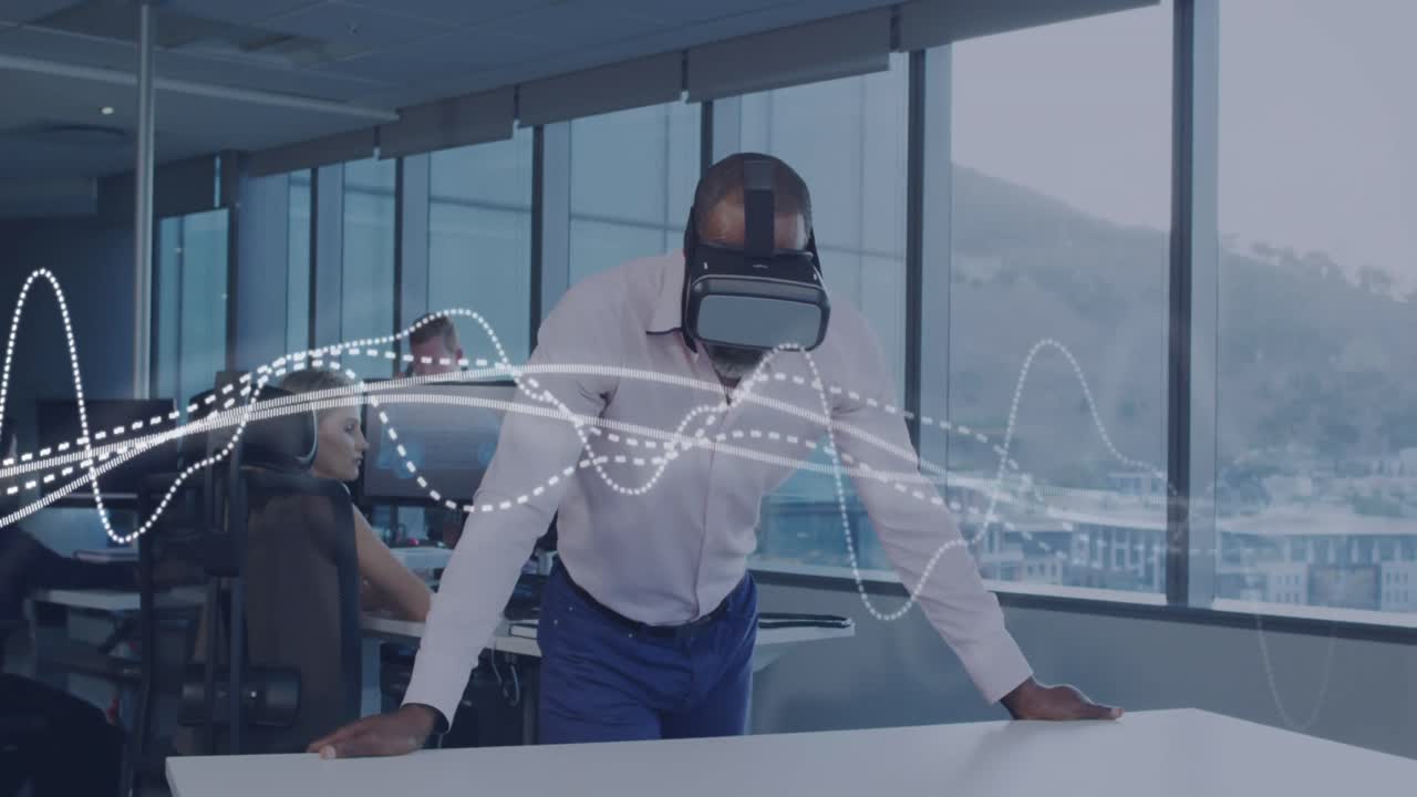 Animation der Datenverarbeitung über verschiedene Geschäftsleute im Büro