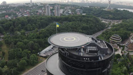 helicopter helipad on the roof top of buciness building