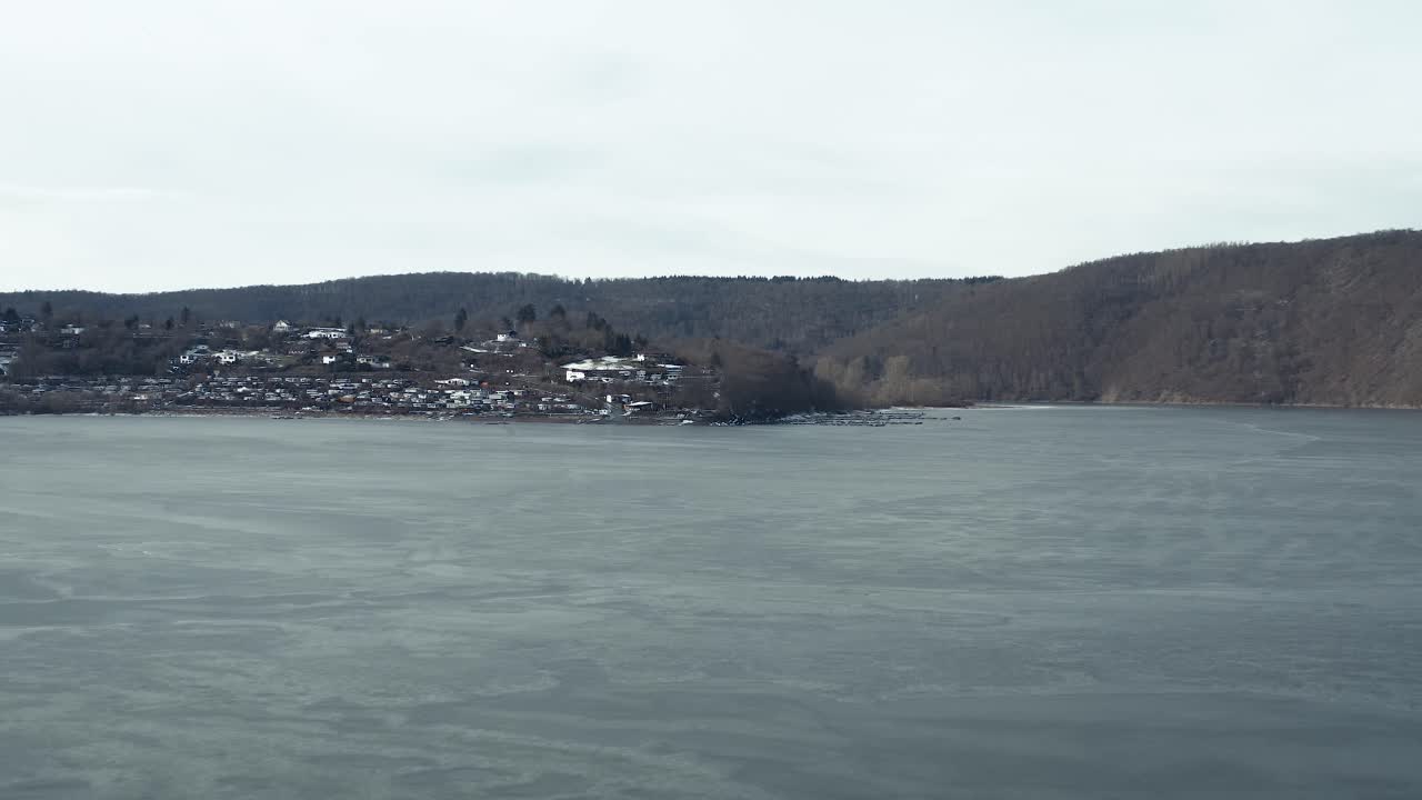 겨울철 켈러 국립공원의 무인 항공기 공중 전망