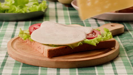 haciendo un sándwich