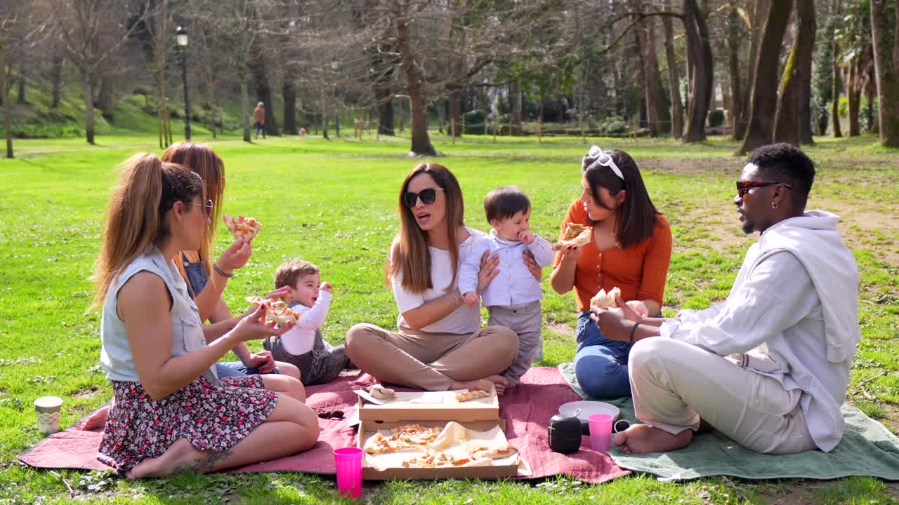 공원에서 가족 피크닉