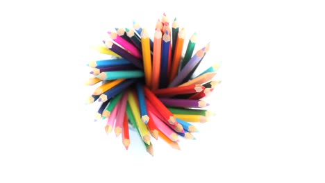 varios lápices de color en un soporte de lápiz girando