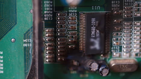 cortocircuito en chip de computadora 3