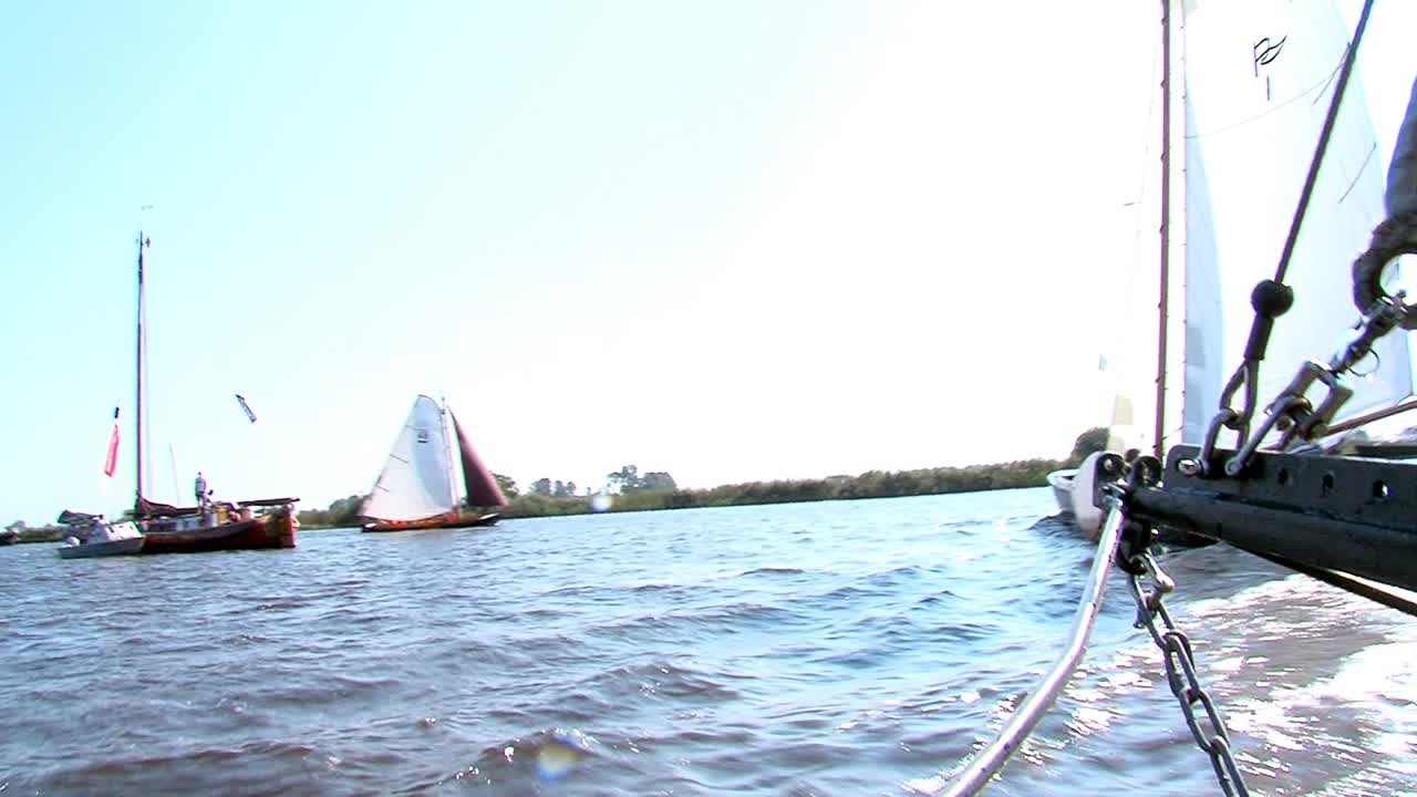 네덜란드 프리슬란트 연안에서 클래식 보트로 항해하기