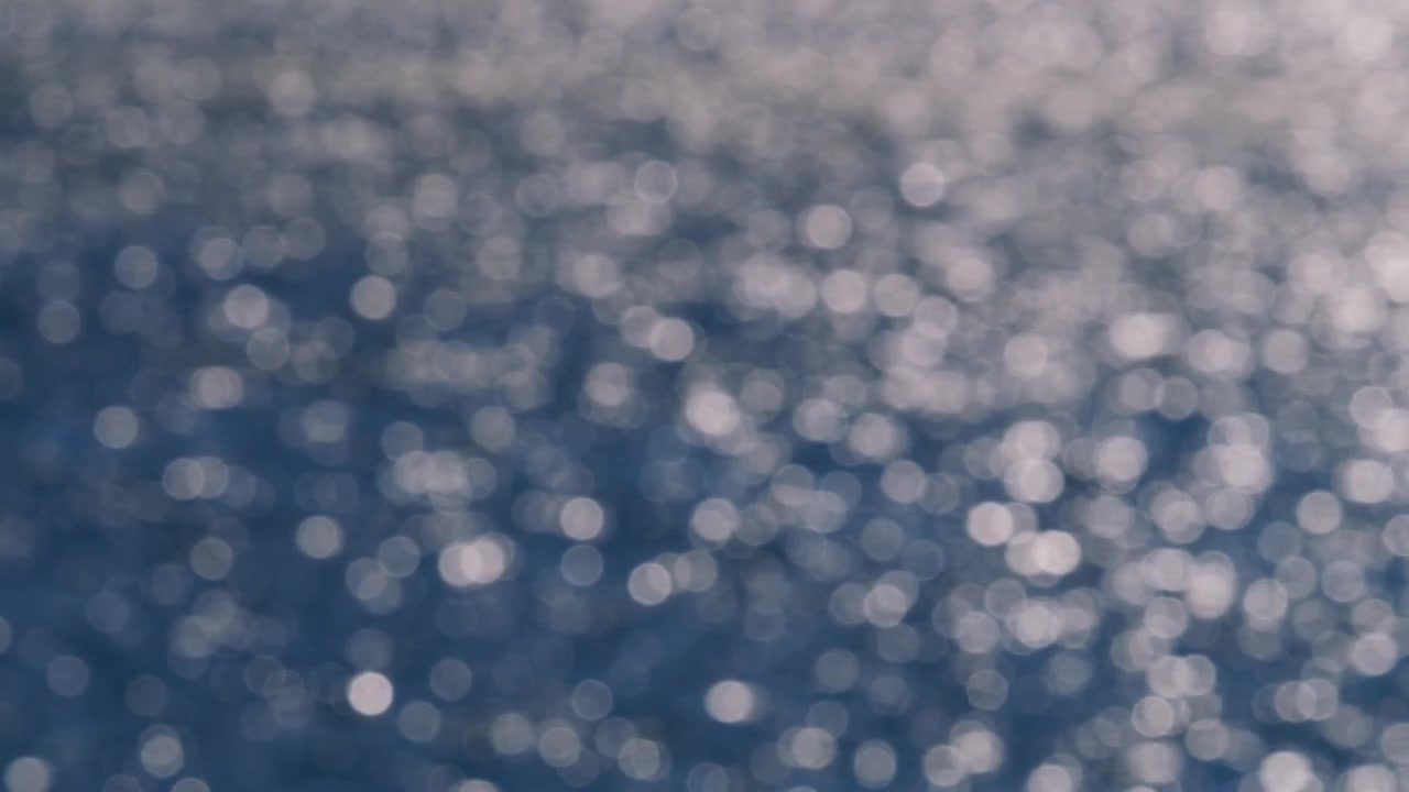 Abstrakt, uklart blått hav, bokeh i sakte film