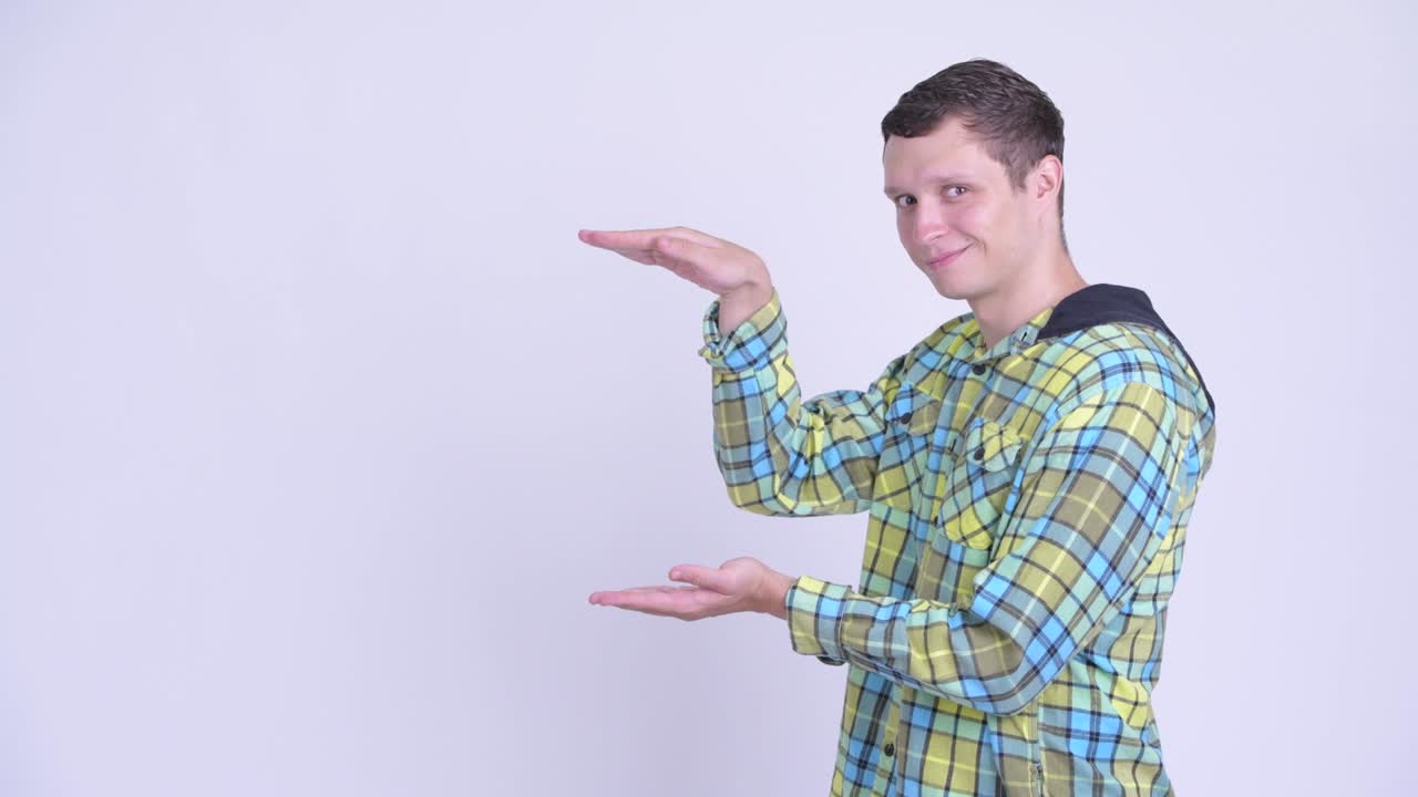 joven feliz y guapo hombre hipster