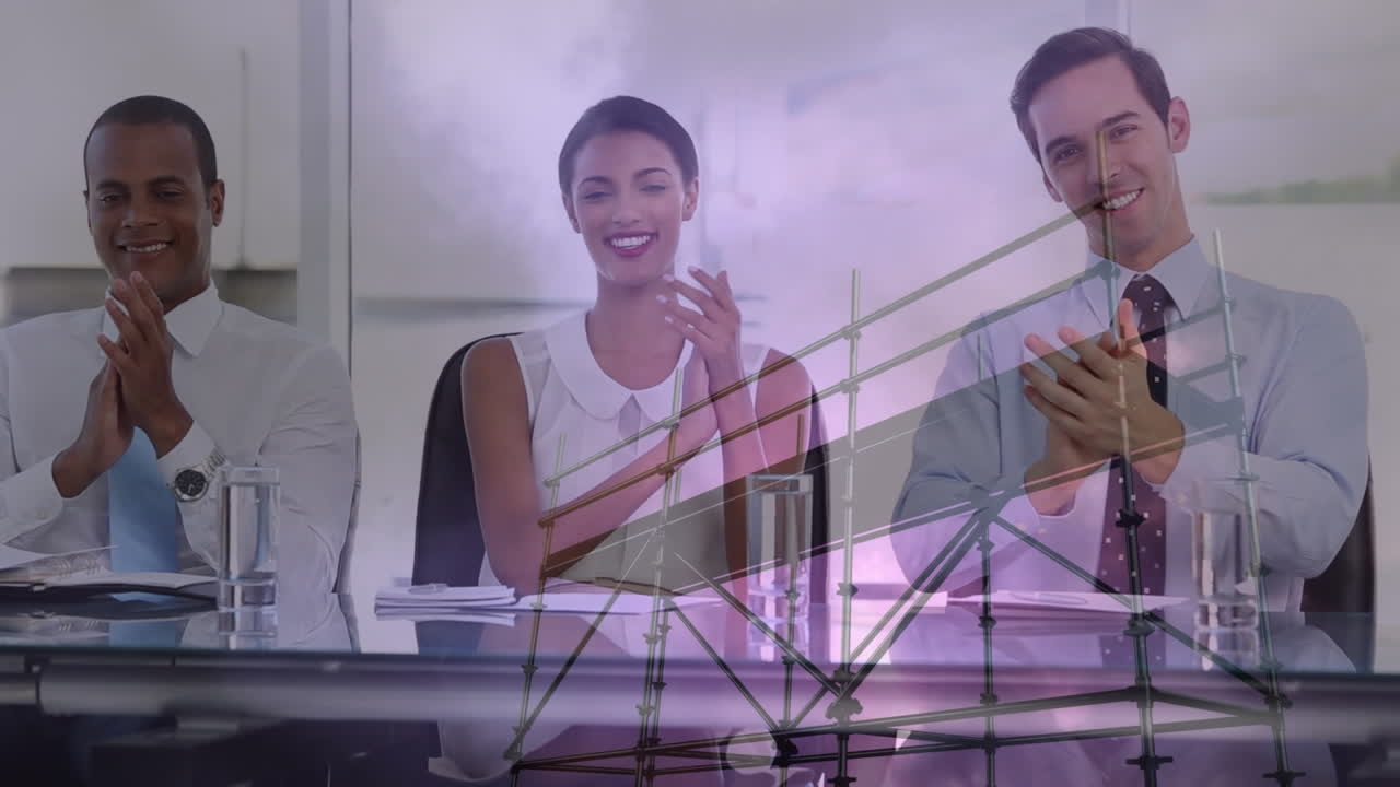 animación de la red de conexiones con procesamiento de datos sobre aplaudiendo a la gente de negocios