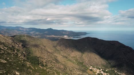 Die-Katalanische-Küstenkette-Ist-Ein-Gebirgssystem,-Das-Parallel-Zur-Mittelmeerküste-In-Katalonien,-Spanien,-Verläuft