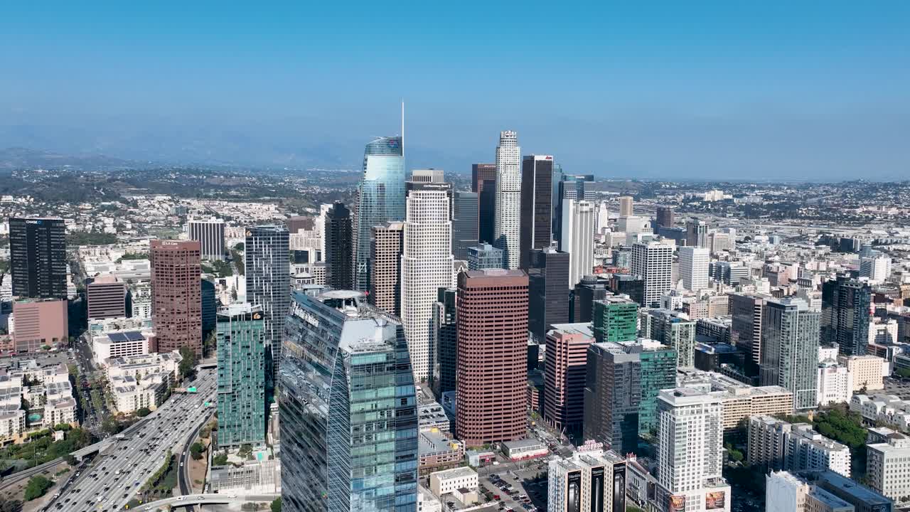 미국 캘리포니아 주 로스앤젤레스 에 있는 사무실 타워