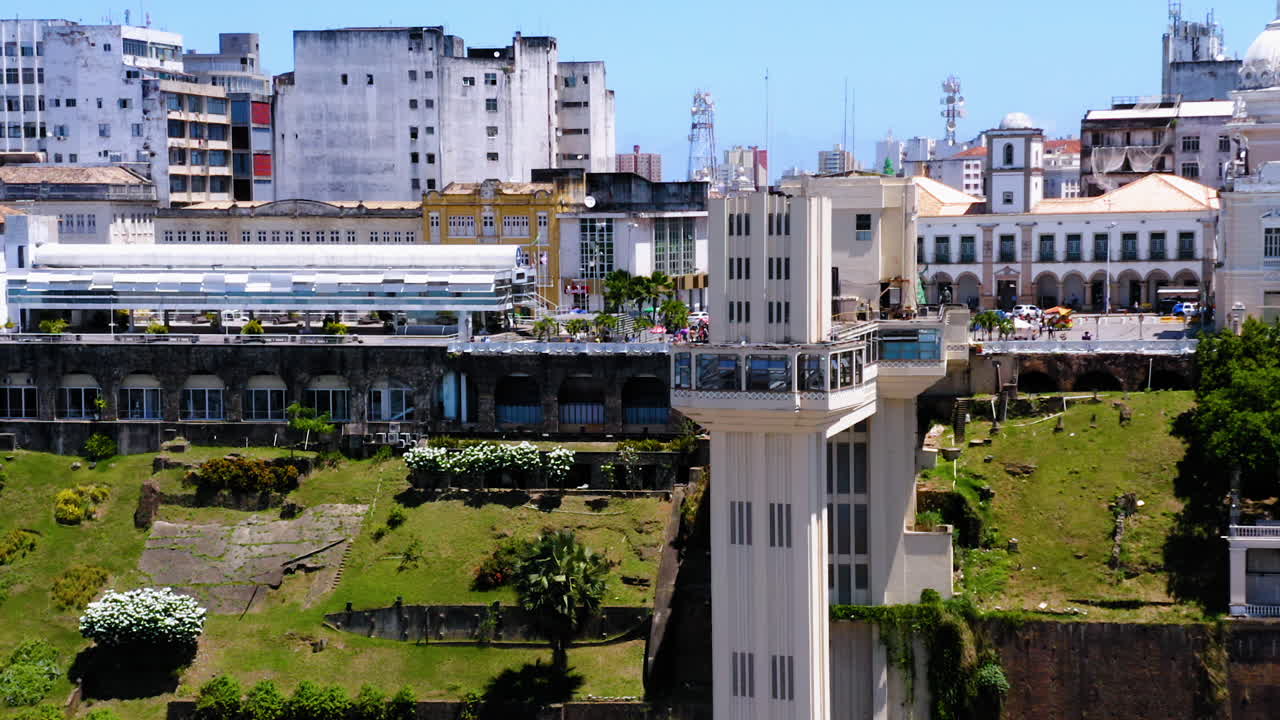 vista aérea de elevador lacerda y la ciudad en el fondo, salvador, bahía, brasil