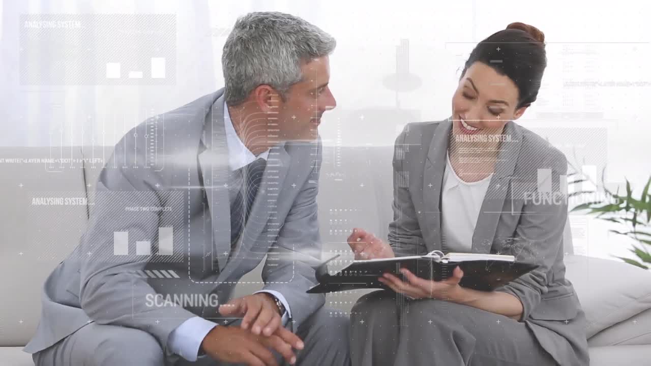 animación del procesamiento de datos financieros sobre diversas personas de negocios que se reúnen en la oficina