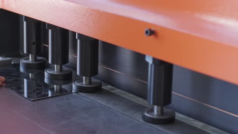 máquina de corte por láser cnc industrial moderna
