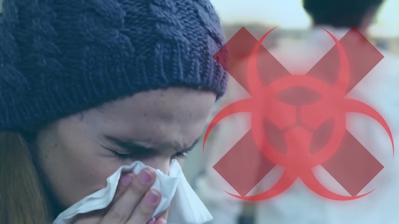 건강 위험 표지판과 십자가가 배경으로 코를  ⁇ 는 여성. 코로나19 확산