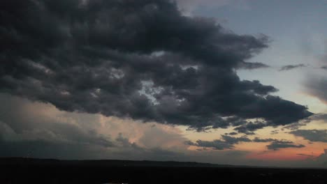 puesta de sol tormentosa