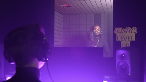 sesión de grabación de música en un estudio