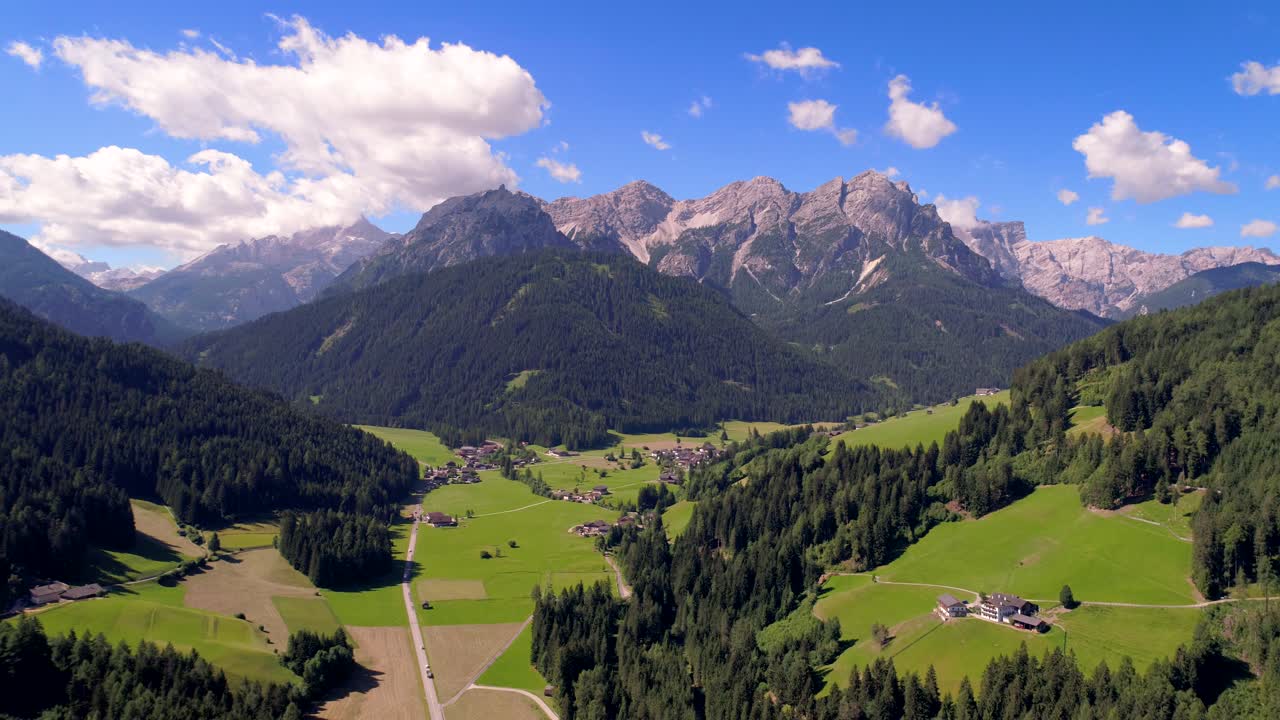 vista panorámica del hermoso paisaje de los alpes