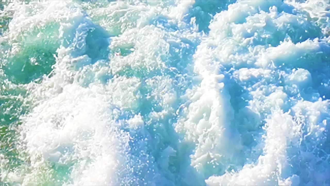 슬로우 모션으로 미친 엔진 스프레이