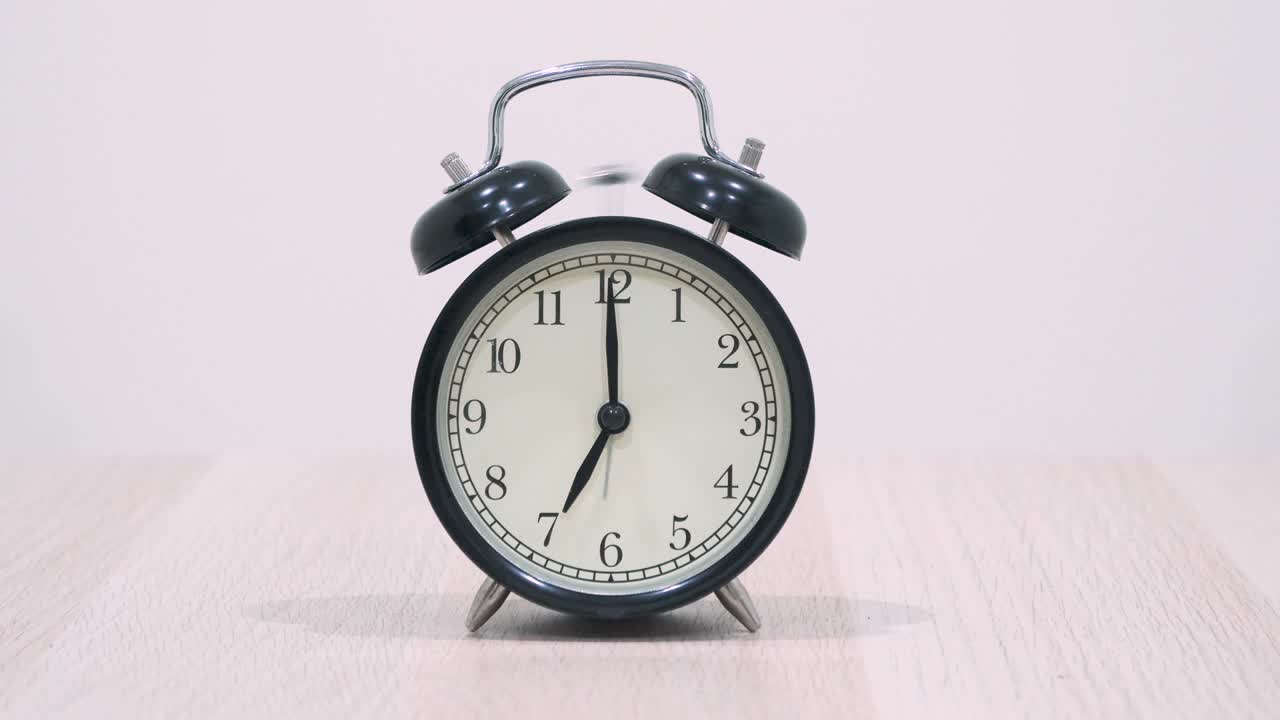 시계 모션 타임 스 (clock motion timelapse) 는 시간의 흐름을 보여줍니다.