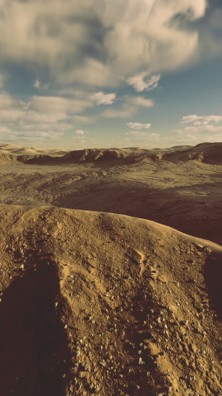 Vasto paesaggio desertico sotto un cielo vivido durante l'ora d'oro