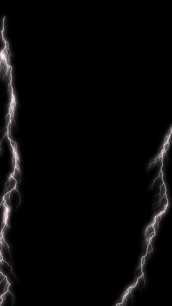 Effetto fulmine netto, archi elettrici ramificati, bordi bianchi luminosi, spazio scuro e pulito, clip di tempesta.