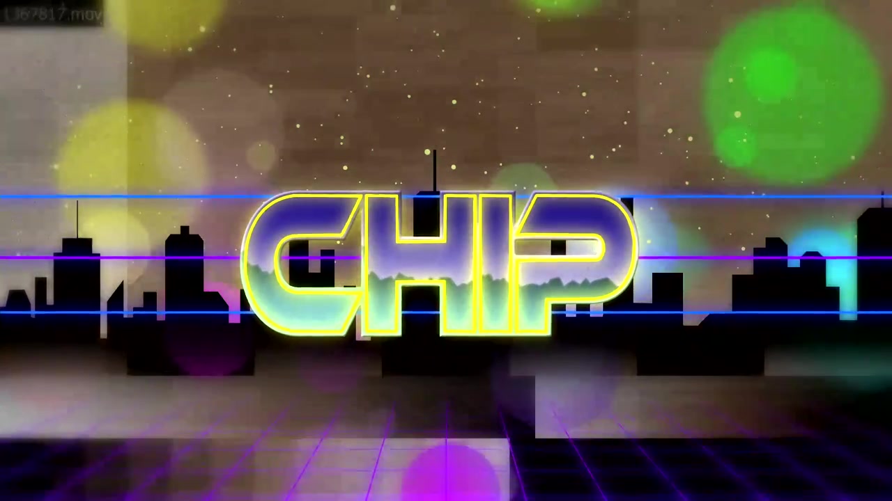 Al primo secondo emerge il testo al neon CHIP che pulsa sopra una griglia dello skyline, sfere alla deriva che scansionano il glitch