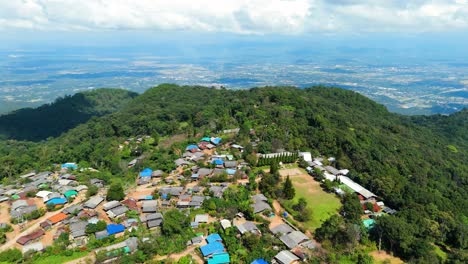 Pueblo-Ban-Khun-Chang-Khian-Hmong-En-La-Cima-De-La-Montaña-Parque-Nacional-Doi-Suthep-Doi-Pui-En-Chiang-Mai,-Pueblo-De-Tribus-En-La-Cima-De-La-Montaña