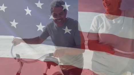 animation du drapeau des états-unis d'amérique sur un couple biracial âgé avec des vélos sur la plage