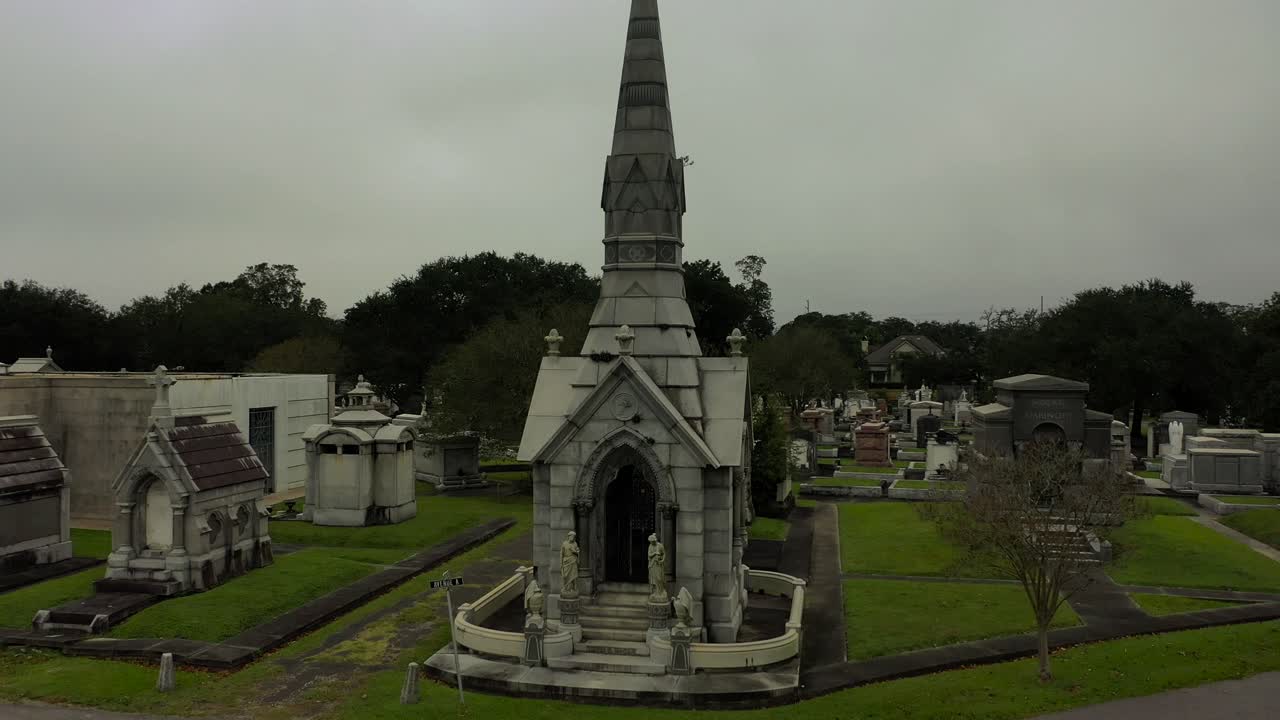 vista aérea de un antiguo cementerio de nueva orleans