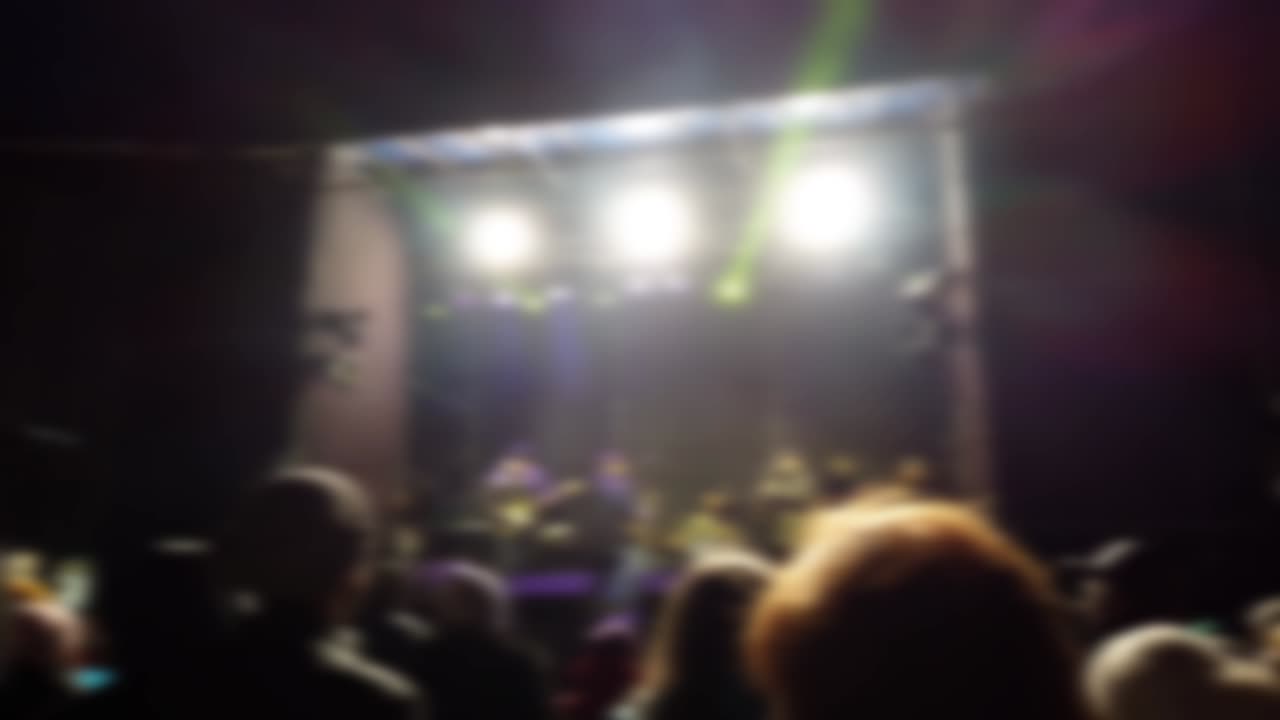 Riprese del concerto sul palco. Fuori fuoco