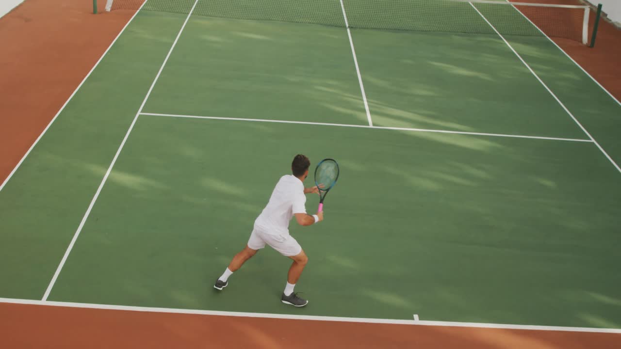 Tennisspillere som spiller et poeng