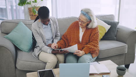 asesora financiera, mujer senior