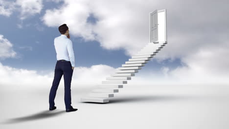 un hombre de negocios mirando las escaleras con una puerta abierta en el cielo nublado