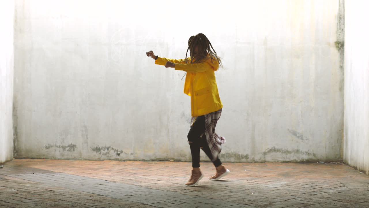mujer negra, bailarina urbana de hip hop