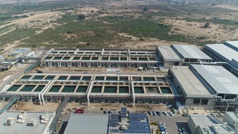 imágenes aéreas de una instalación de tratamiento y reciclaje de aguas residuales a gran escala